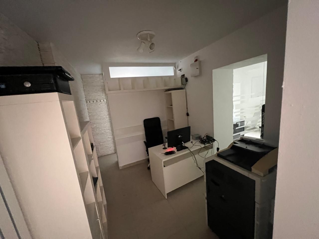 Apartament 3 camere, garaj si boxa - zona Centrala-Prefectura - Poză 3