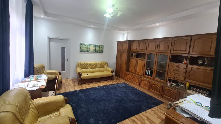 Apartament 3 camere - zona Sinaia - Poză 3