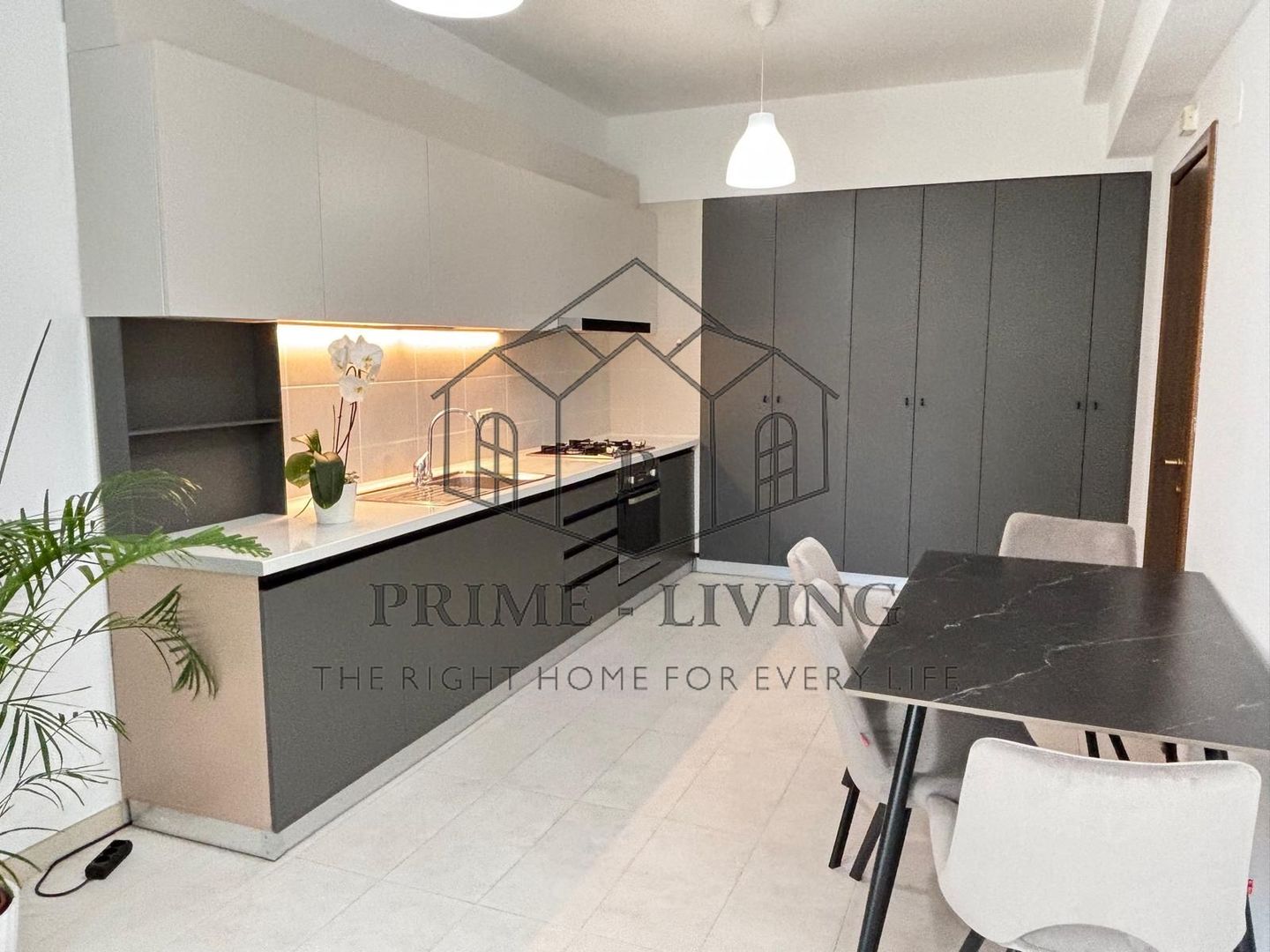 LUXURIOUS  4-ROOM APARTMENT FOR RENT NEAR KISELEFF PARK - Poză 3