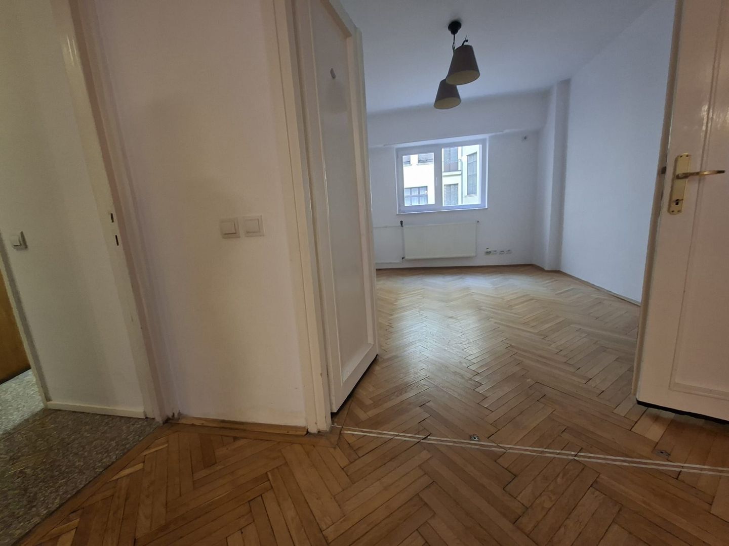 Apartament de inchiriat 3 camere Ultracentral Metrou Universitate L349 - Poză 5