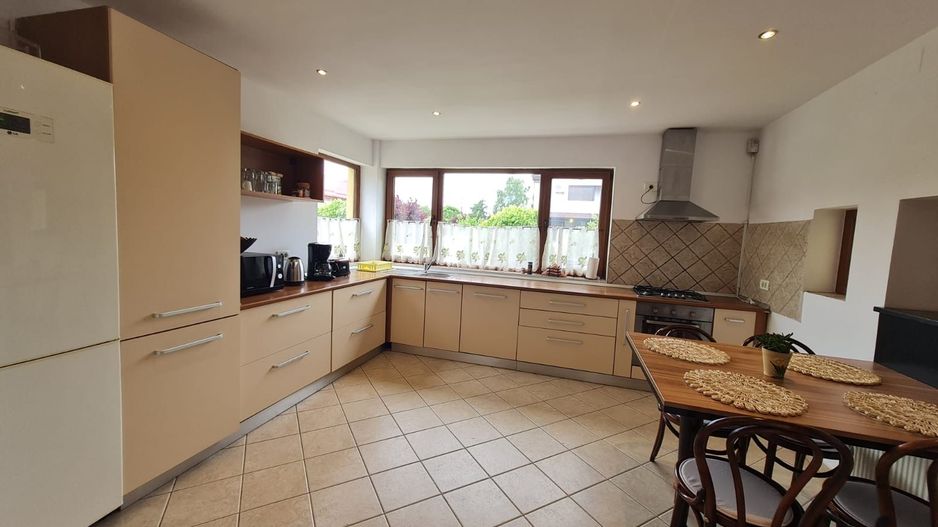 Vila spațioasă și recent renovată în Ghiroda! - Poză 38