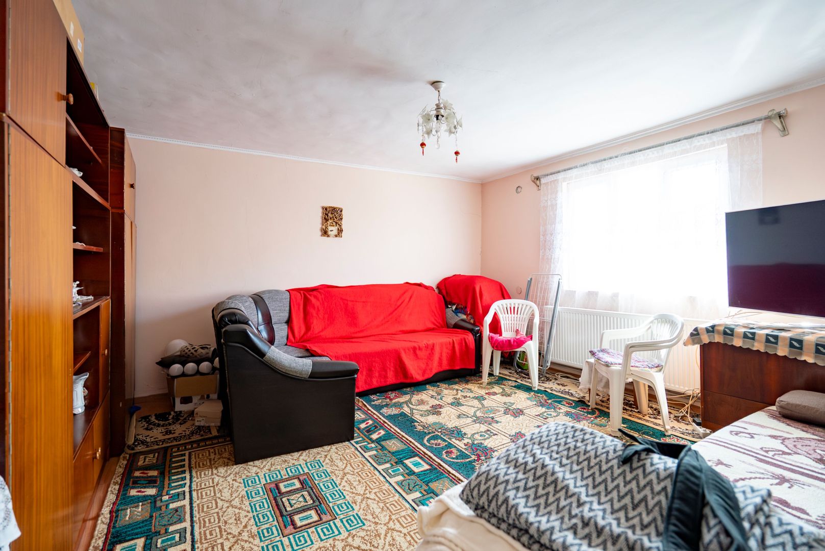 Casa de vanzare cu 2 camere si teren 1068 mp zona Renașterii - Poză 4