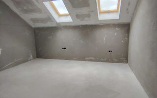 Casa rezidentiala 5 camere, 2 bai, parcare - Sura Mică - Poză 4