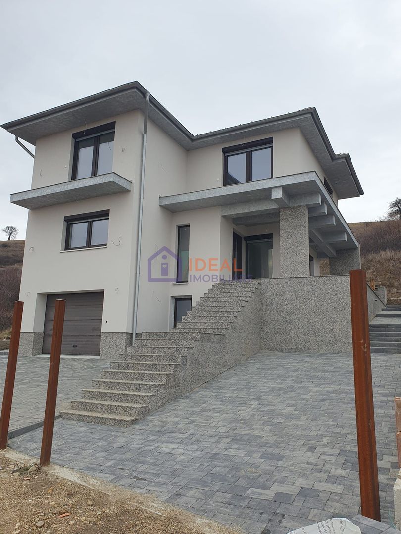 Casa Individuala Moderna cu 4 camere  si garaj, in Sura Mare - Poză 1