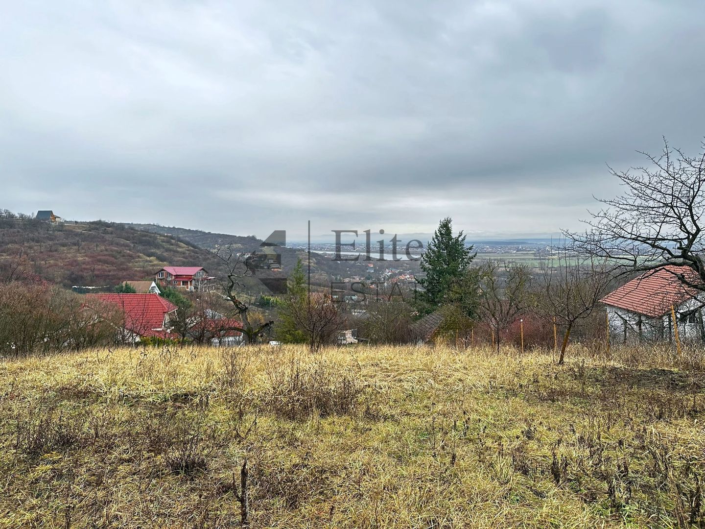 Teren intravilan 1765 mp cu panorama in Cartierul Podgoria - Poză 1