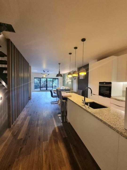 Apartament 6 camere, gradina privata - Poză 1