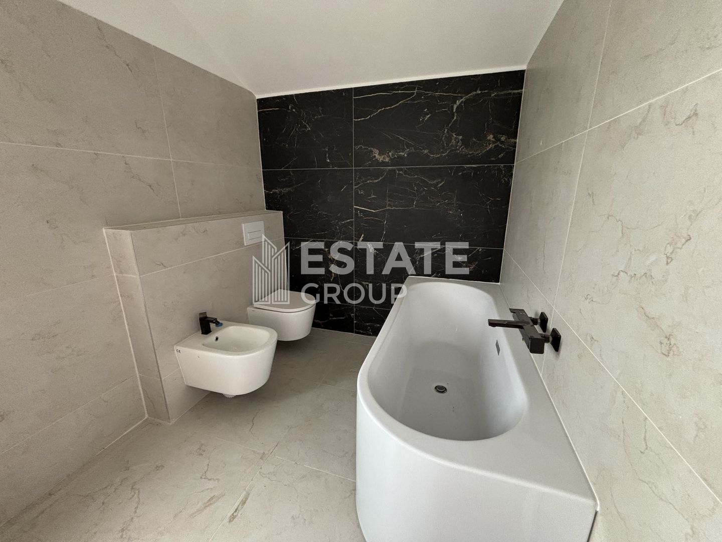 Casa individuala cu 4 camere in Mosnita Noua zona Castel - Poză 5