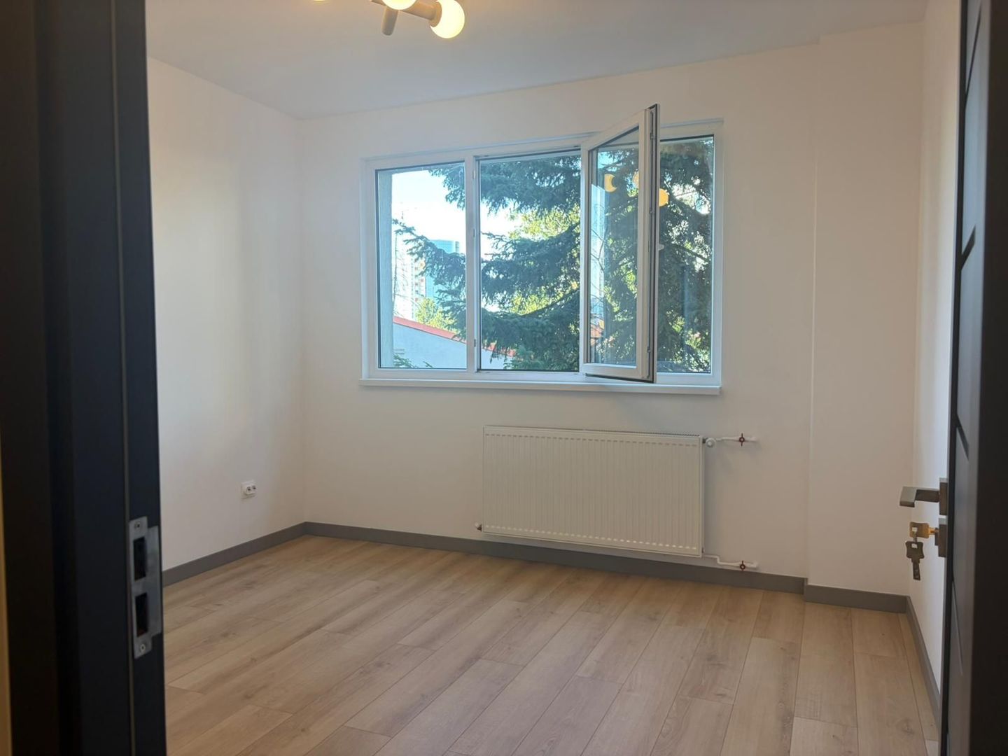 Apartament renovat cu doua camere semidecomandat, piata Domenii - Poză 5