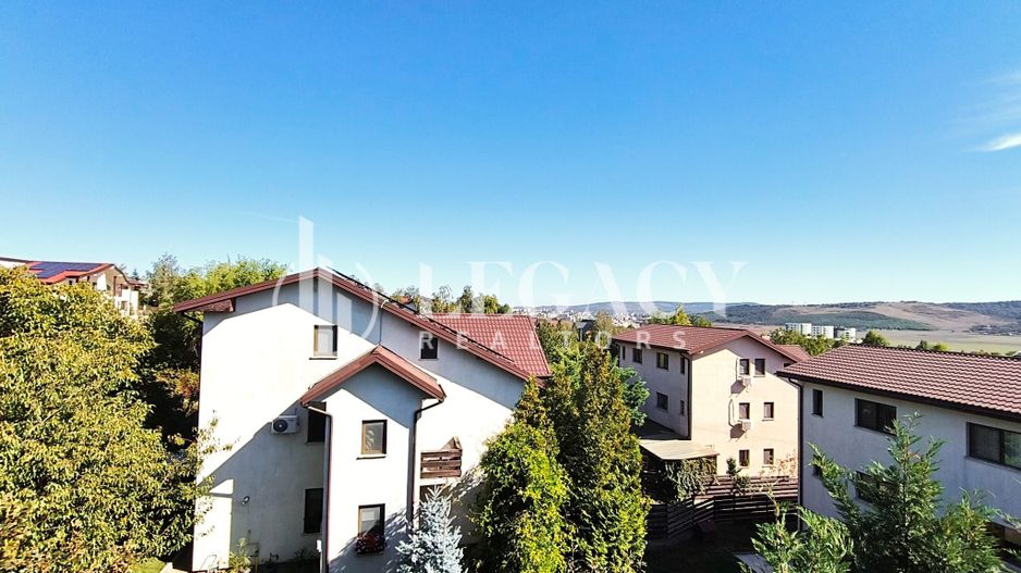 Locuință cochetă la mansardă, cu balcon și boxă de depozitare - Poză 31