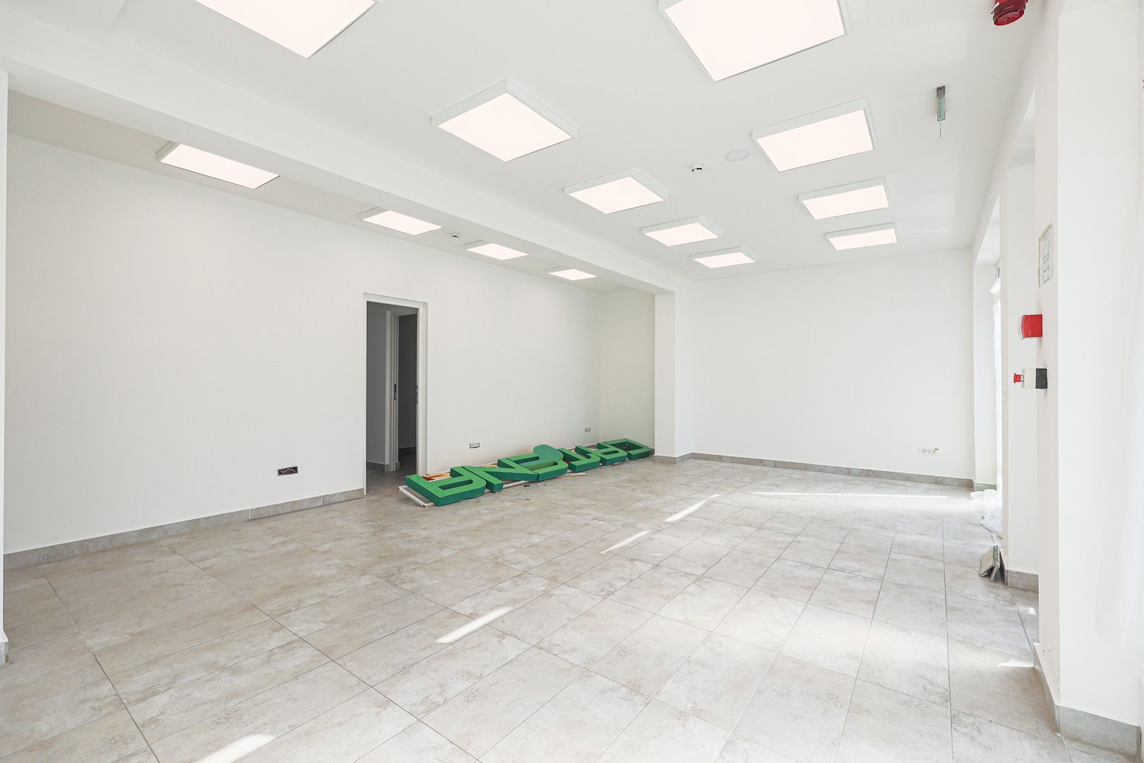 De închiriat spațiu comercial – Calea Victoriei, Arad - COMISION 0% - Poză 3