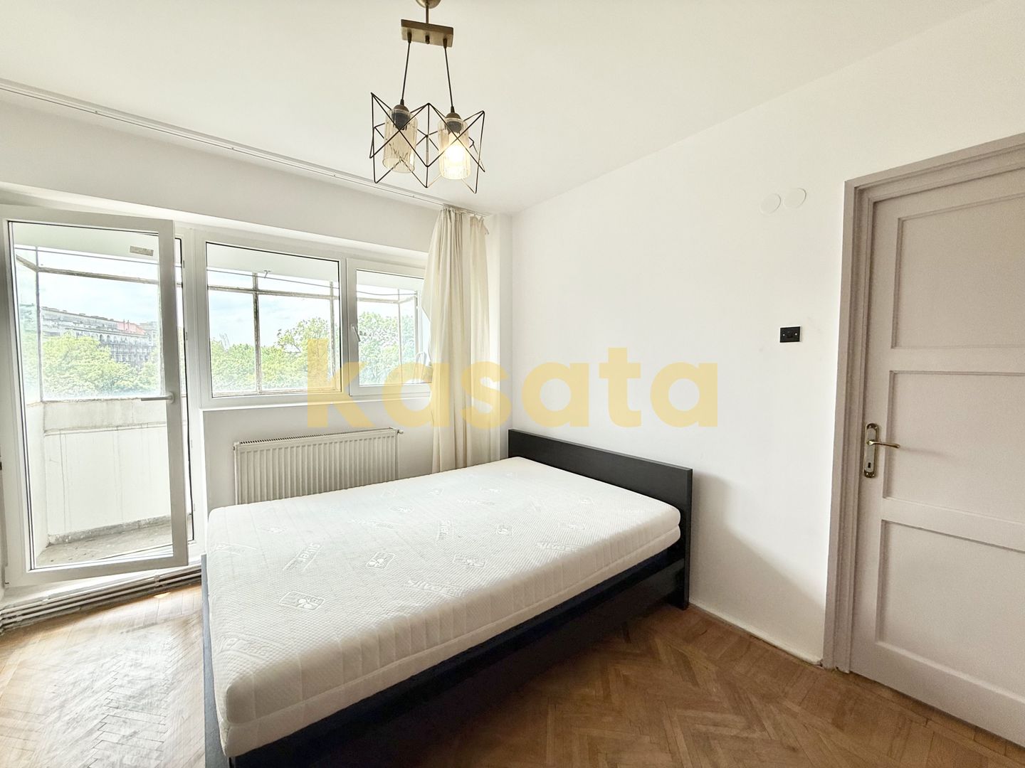 De vanzare apartament cu 2 camere utracentral - 5 minute de Cismigiu - Poză 5