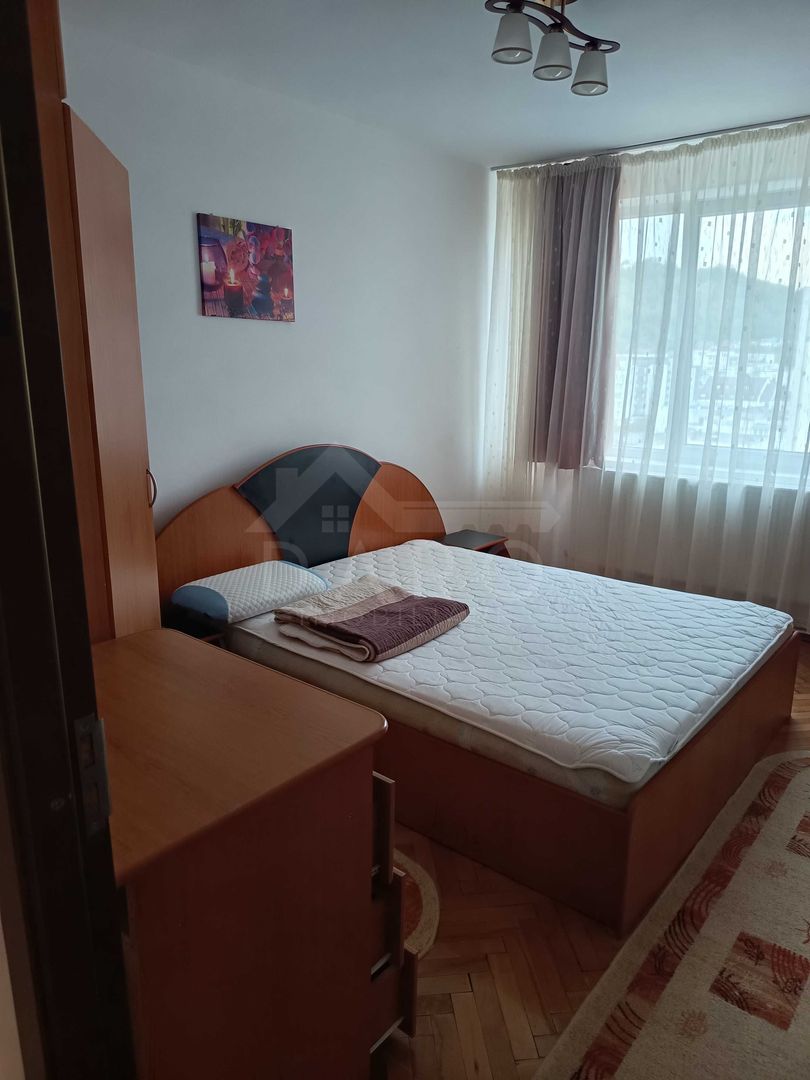 Inchiriez apartament 2 DORMITOARE SI UN LIVING in Tudor - Poză 3