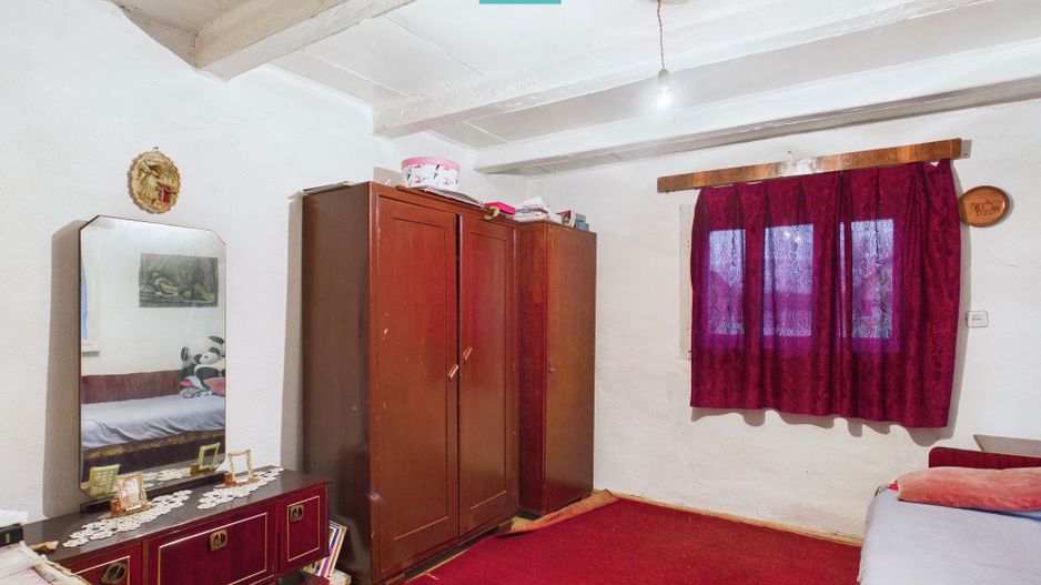 Casă cu 2 corpuri și 4 camere în Tauț - Poză 4