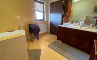 Casa eleganta si luminoasa,situata in zona de case -Mehala - Poză 23