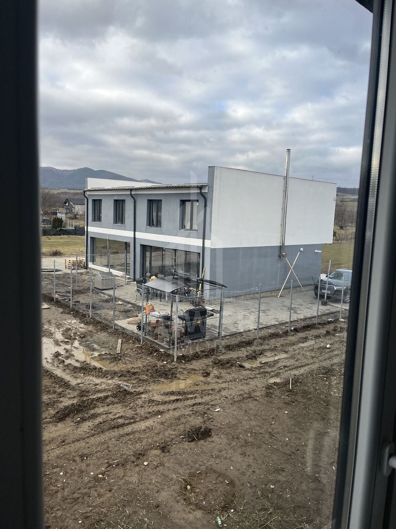 /// Casa de vanzare la intrare in Rasinari! /// - Poză 18