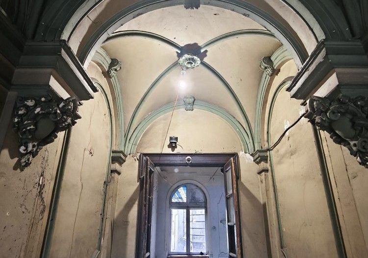 Casă cu farmec istoric în zonă protejată Rosetti, ideală pentru restaurare - Poză 11