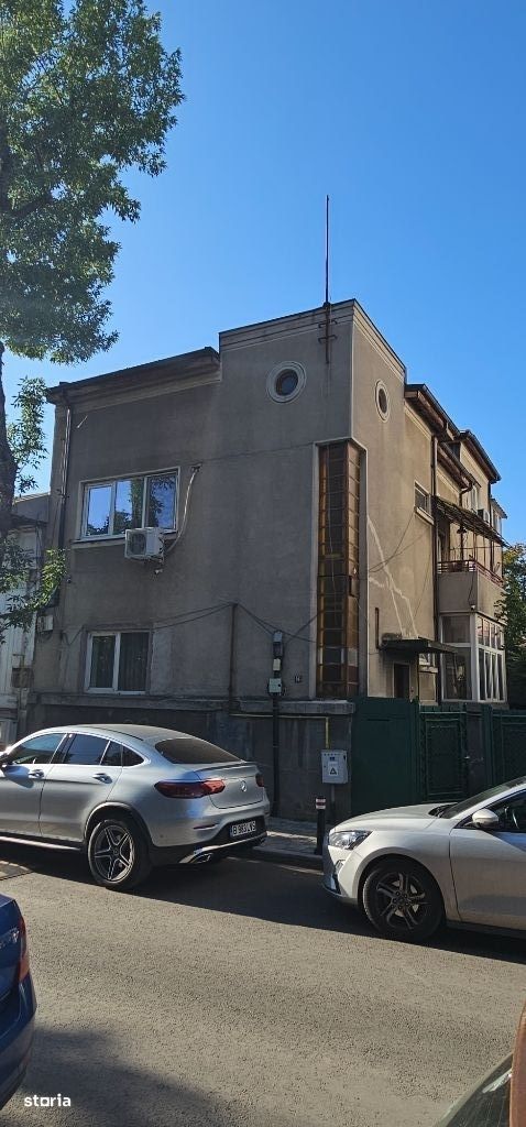 Vila P+1 Piața Muncii , strada Orzari, apartament cu 3 camere la Parer - Poză 1