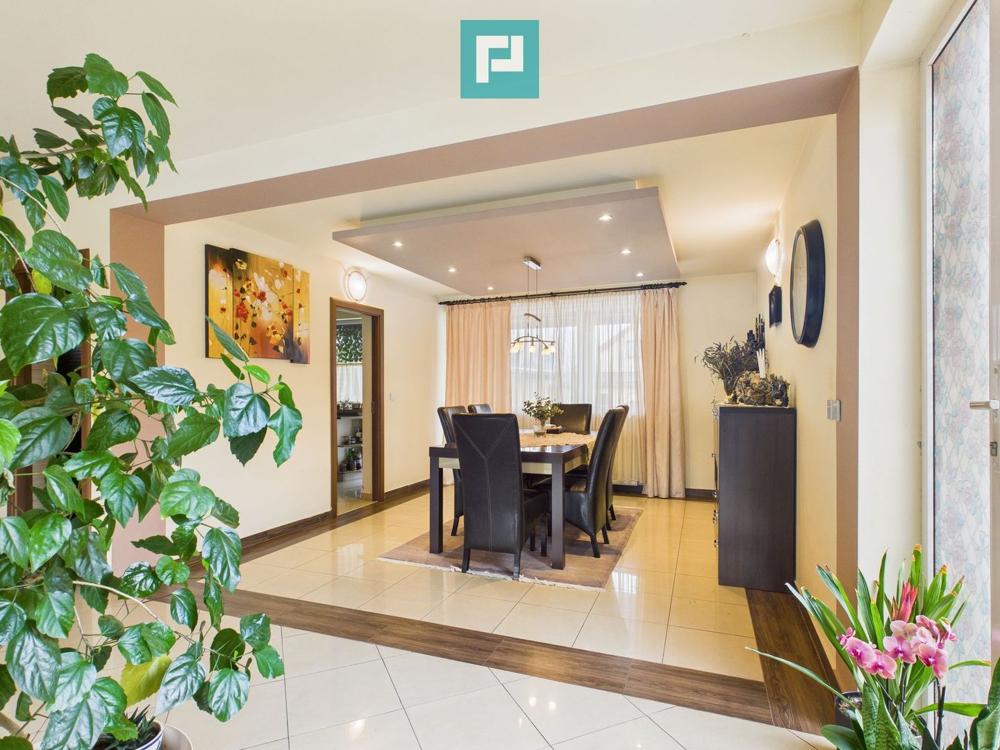 Vilă elegantă cu etaj în Zădăreni - Poză 9