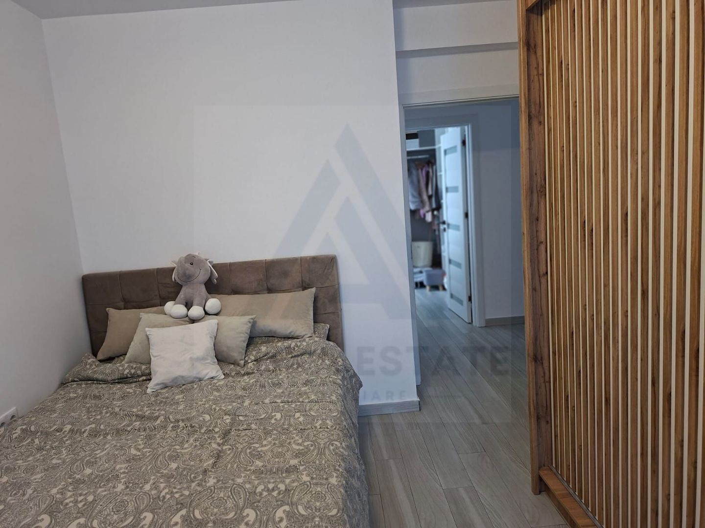 Casa moderna 4 camere 2 bai si curte libera 220 mp pe Calea Cisnadiei - Poză 10