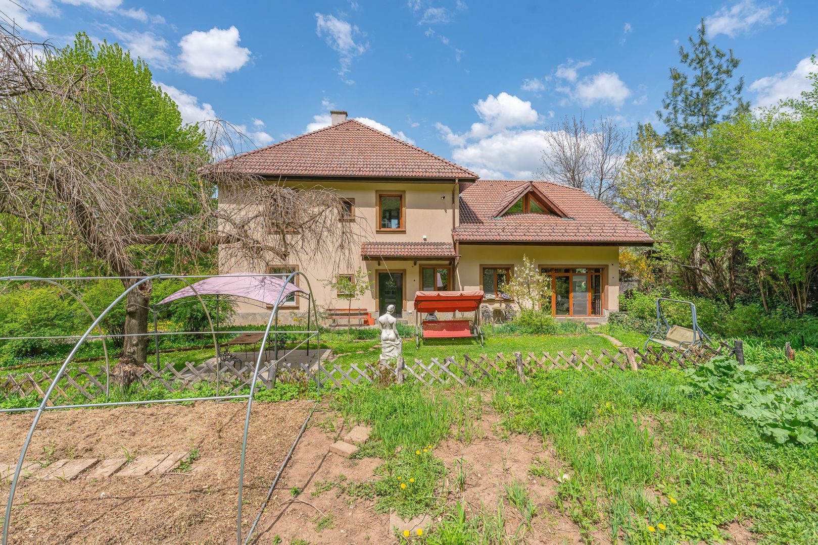 Oportunitatea de a deține o casa cu 3.385 mp teren în centrul - Poză 2