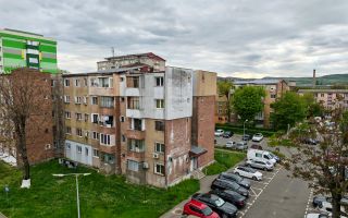 Apartament 2 camere semidec. et. 4 | Traian Vuia | 40 mp |  Neg. - Poză 1
