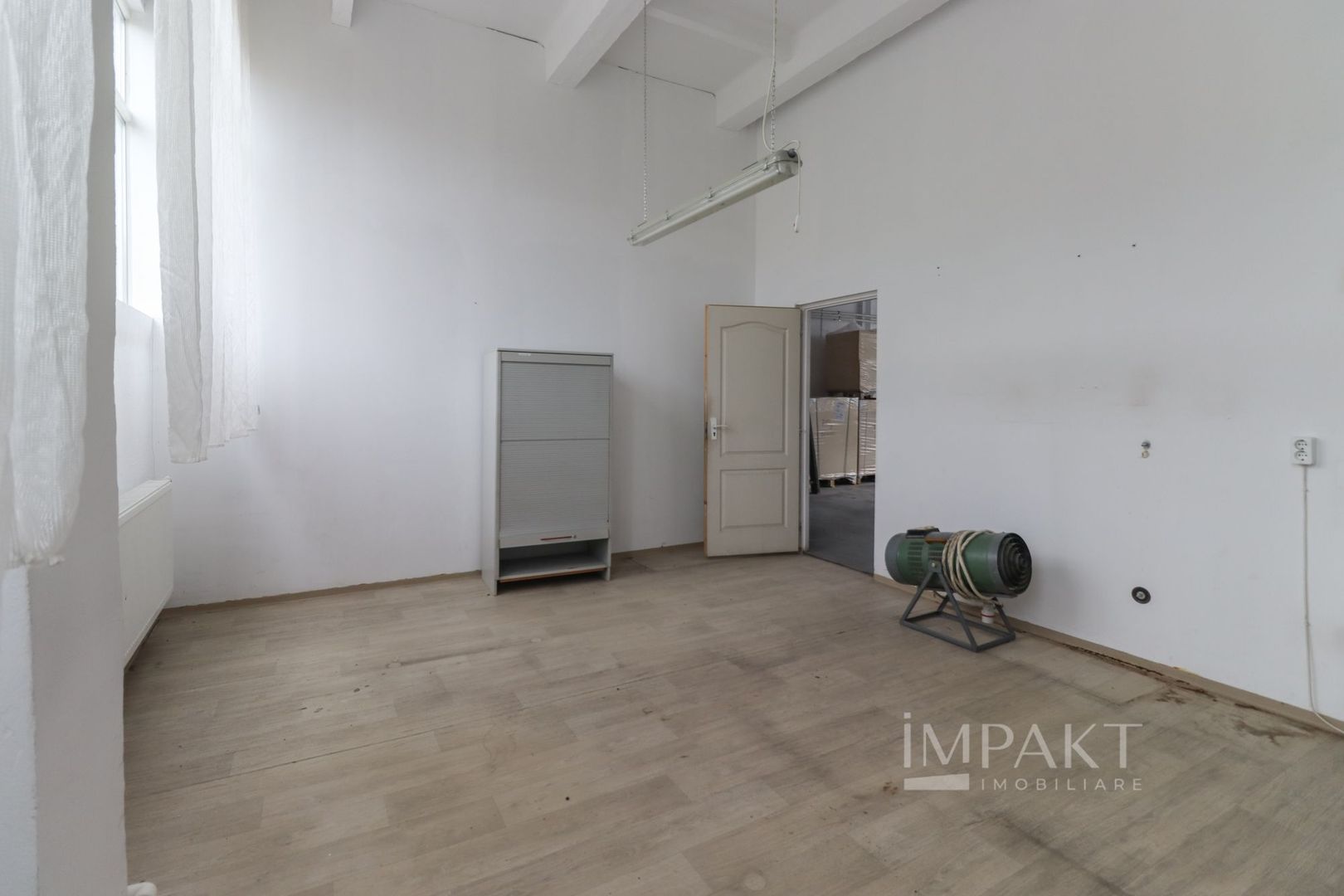 Hala de 614 mp la inchiriat open-space zona Piata 1 Mai - Poză 4