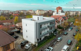 VAND 1/2 CLADIRE CU 6 APARTAMENTE - Poză 1