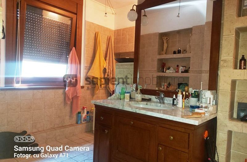 Casa cu 6 camere str.E Teodoroiu - Poză 8