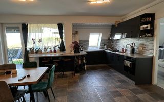 Apartament cu 2 camere -Terasa de 25mp -Zona Vivo - Poză 3