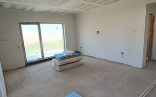 Case pe parter Tunari, zona linistita, curte MARE 350m - Poză 11