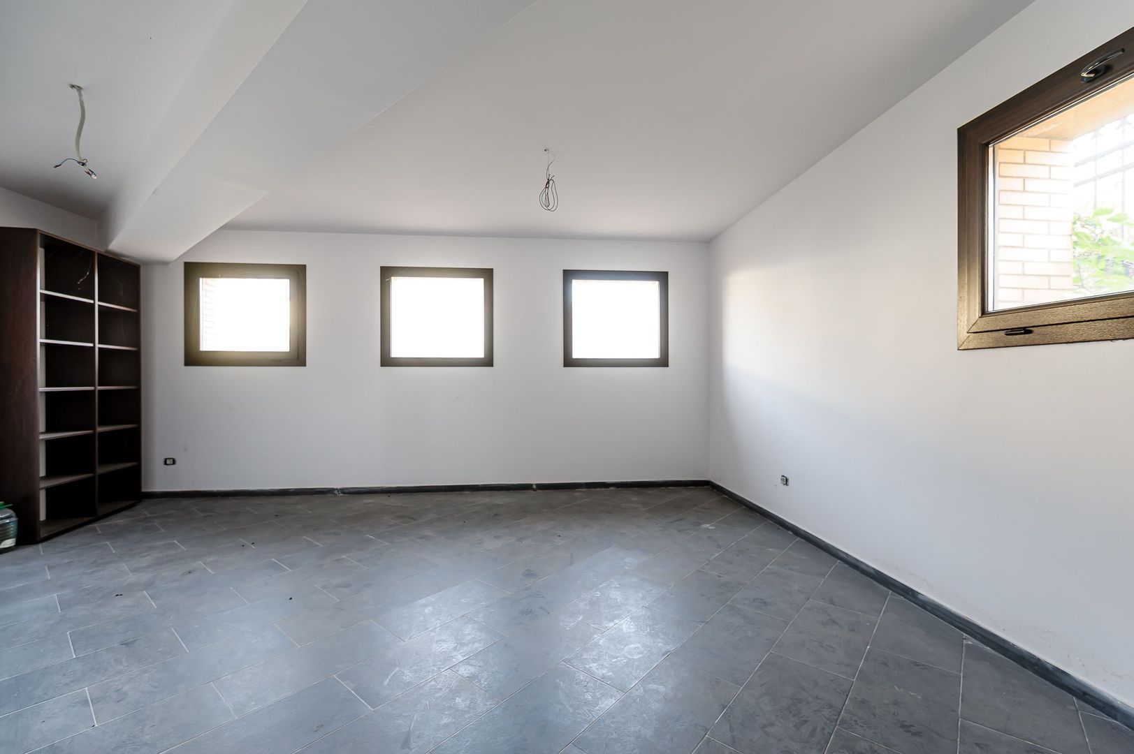 Clădire comercială în zona Grădiște. - Poză 5