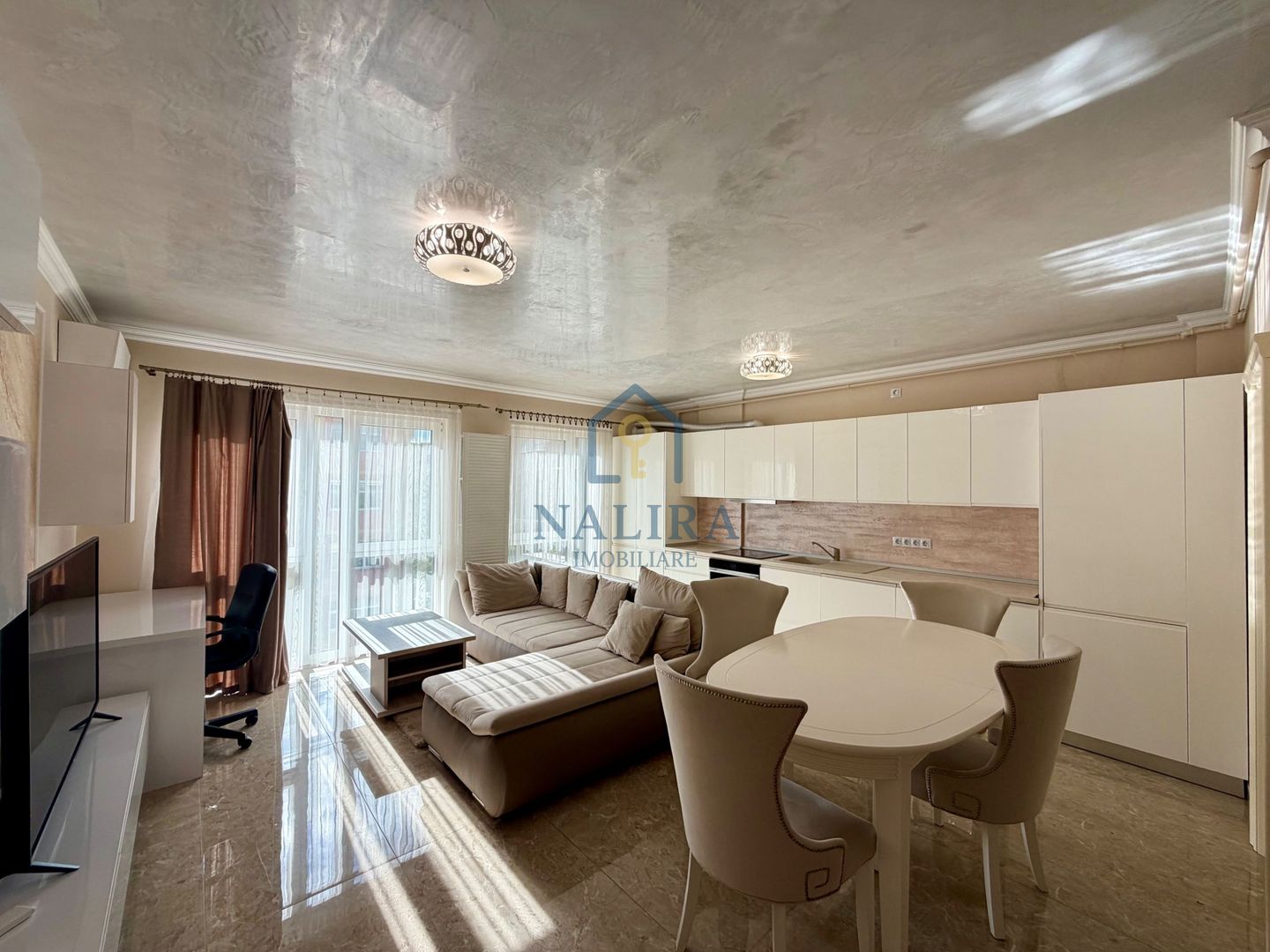 Apartament exclusivist cu 2 camere, loc de parcare - Poză 1