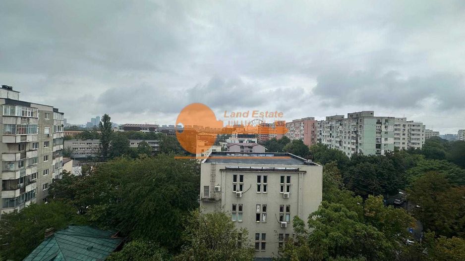 Apartament cu 4 camere in zona Teiul Doamnei - Poză 7