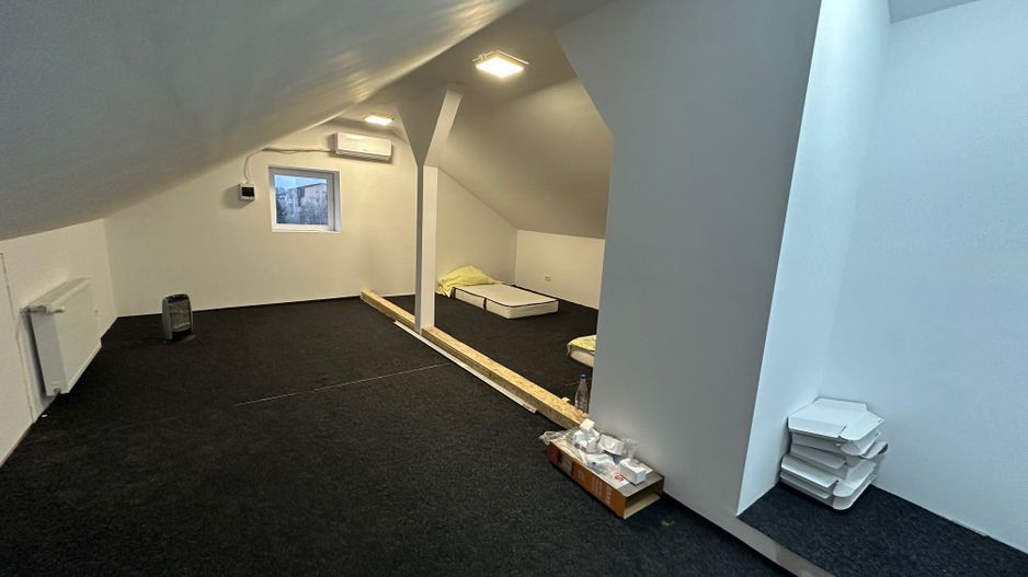 Cladire pretabila spațiu birouri/ clinica - Poză 44