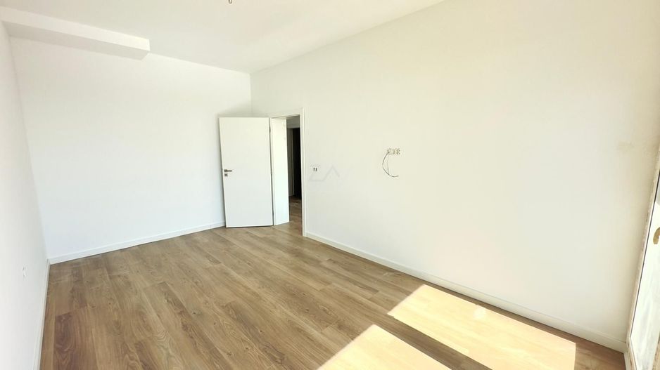 Etaj 1. Lift. Balcon mare. Loc de parcare. - Poză 6