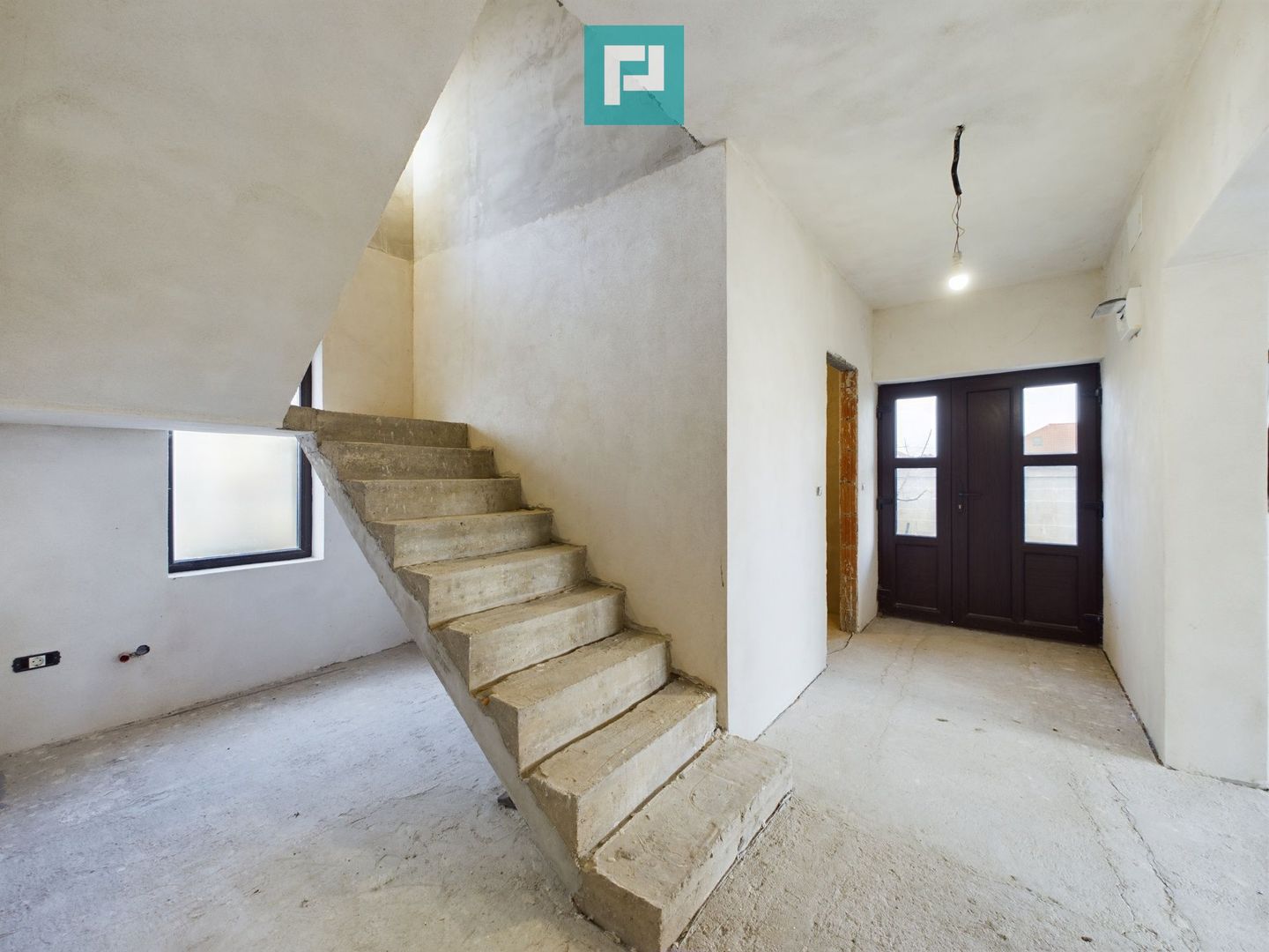 Casă la gri în Livada - Poză 6