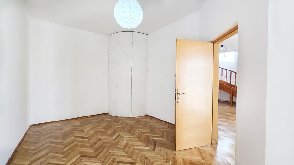 Casă consolidată la preț de apartament - Poză 2