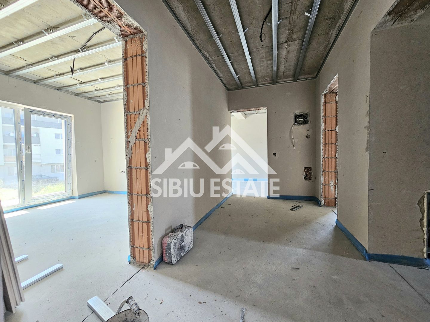 Casa noua 4 camere Selimbar central - Poză 10
