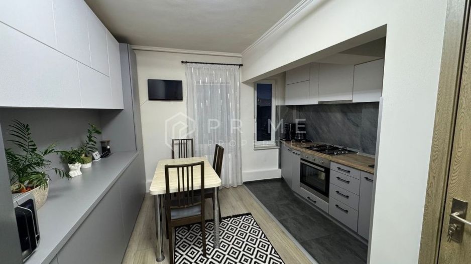 Apartament cu 3 camere, decomandat – Cartier Tudor- Mobilat și utilat - Poză 2