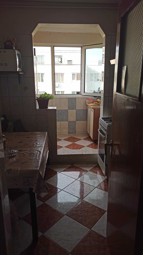 De vanzare apartament de 3 camere Titan,  5 min metrou Grigorescu - Poză 6