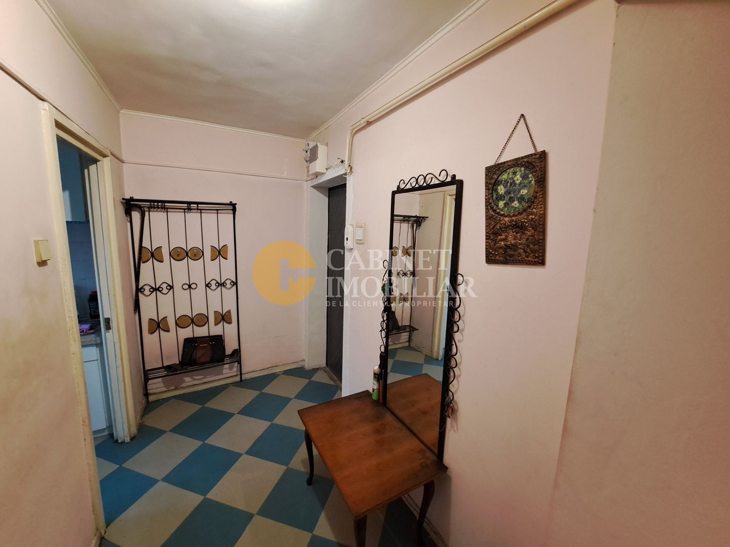 100 mp Ultra-Central: Apartament 4 Camere pe Bd. Independenței (Fără Risc) - Poză 14
