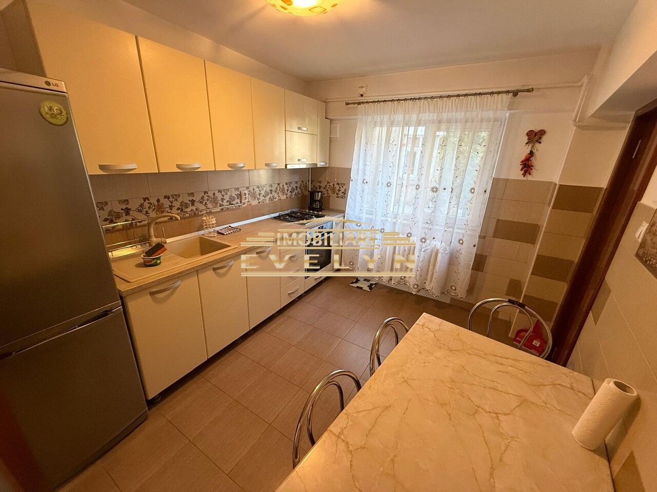 Apartament 4 camere de vânzare – Calea Națională, Piața Mare - Poză 1