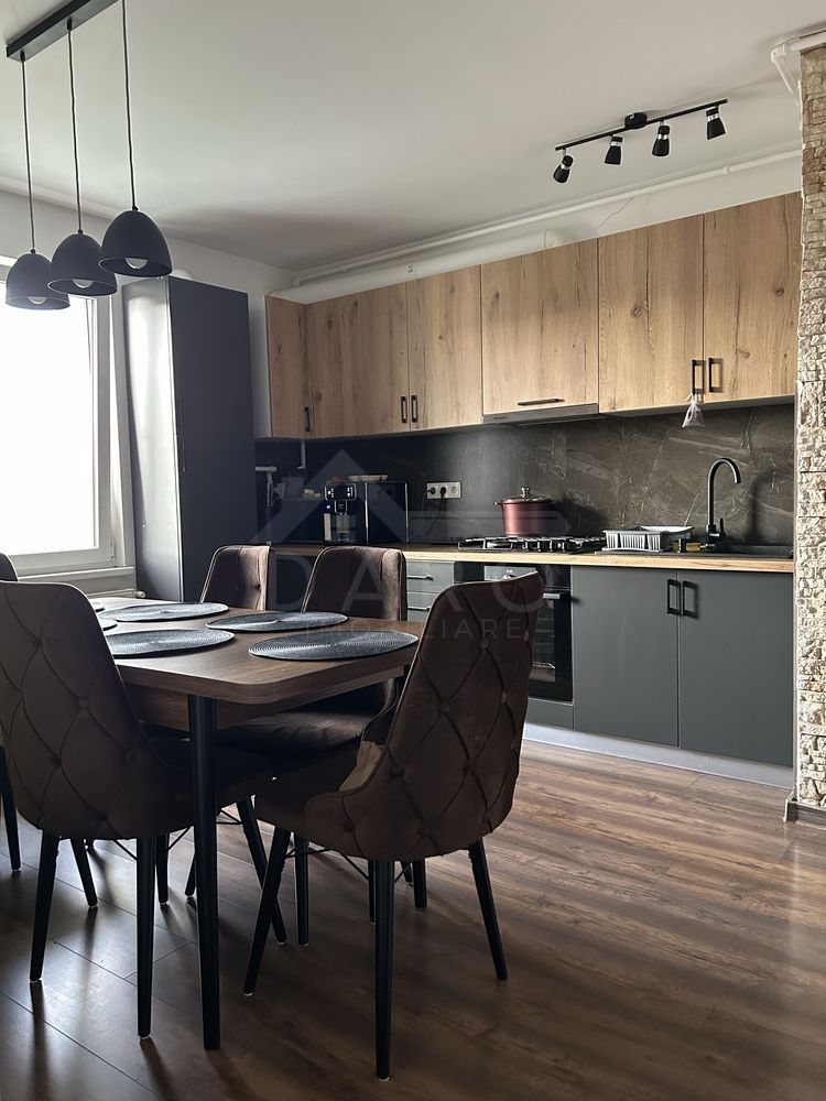 Apartament cu 3 camere - Poză 1