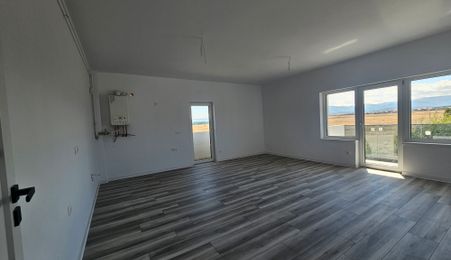 Apartament 3 camere LA CHEIE