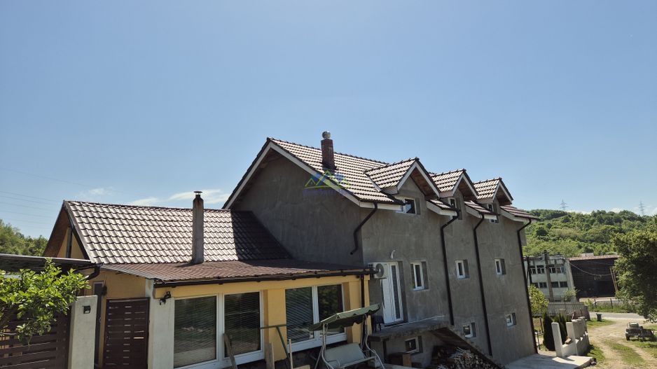 Vand casa 8 camere, 5 bai, 2 garaje, teliucul inferior, teren 1767 mp - Poză 1