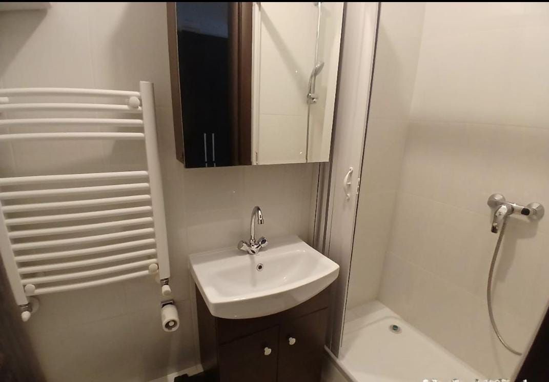 Apartament spatios 2 camere, 2 bai si balcon 13mp in zona Poltehnica - Poză 7