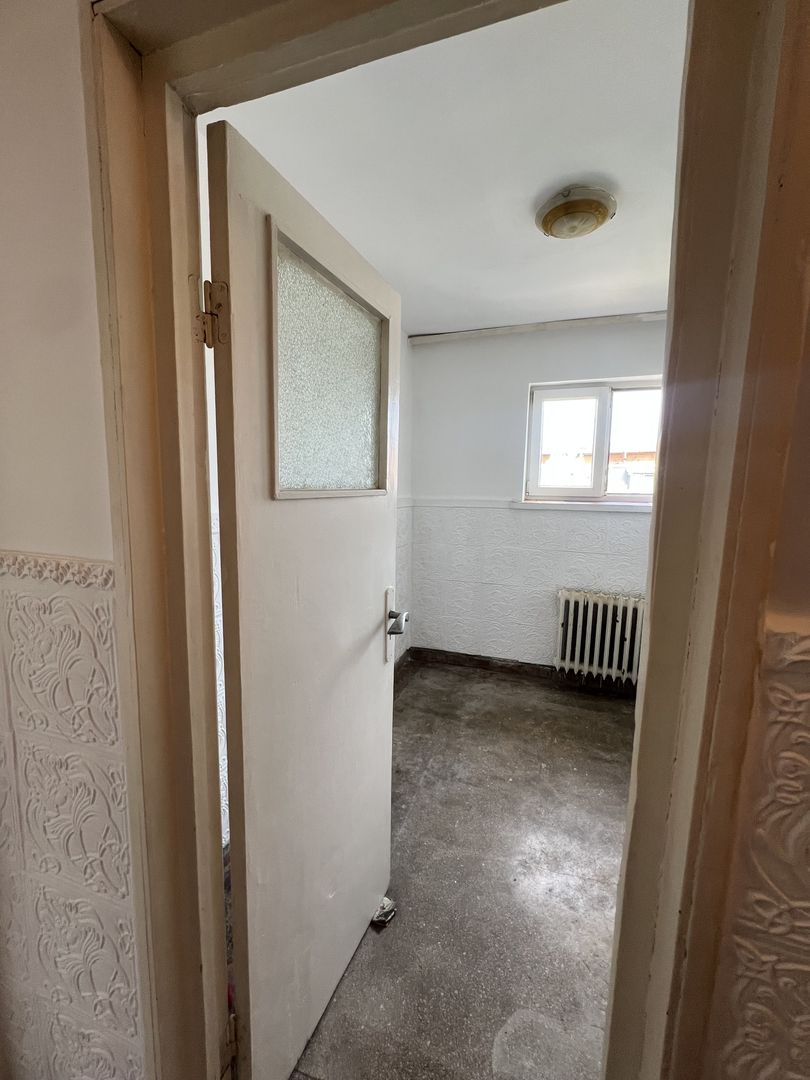 vand apartament 2 camere zona Crihala - Poză 3