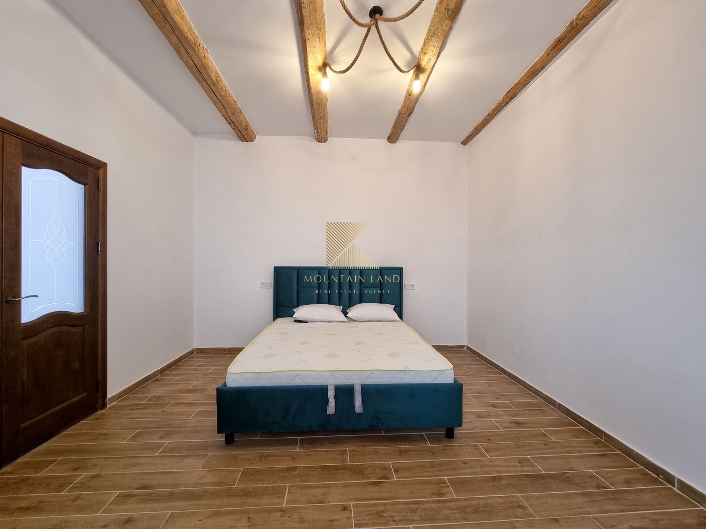 Casă individuală complet renovată, situată în centrul istoric al Brașo - Poză 12