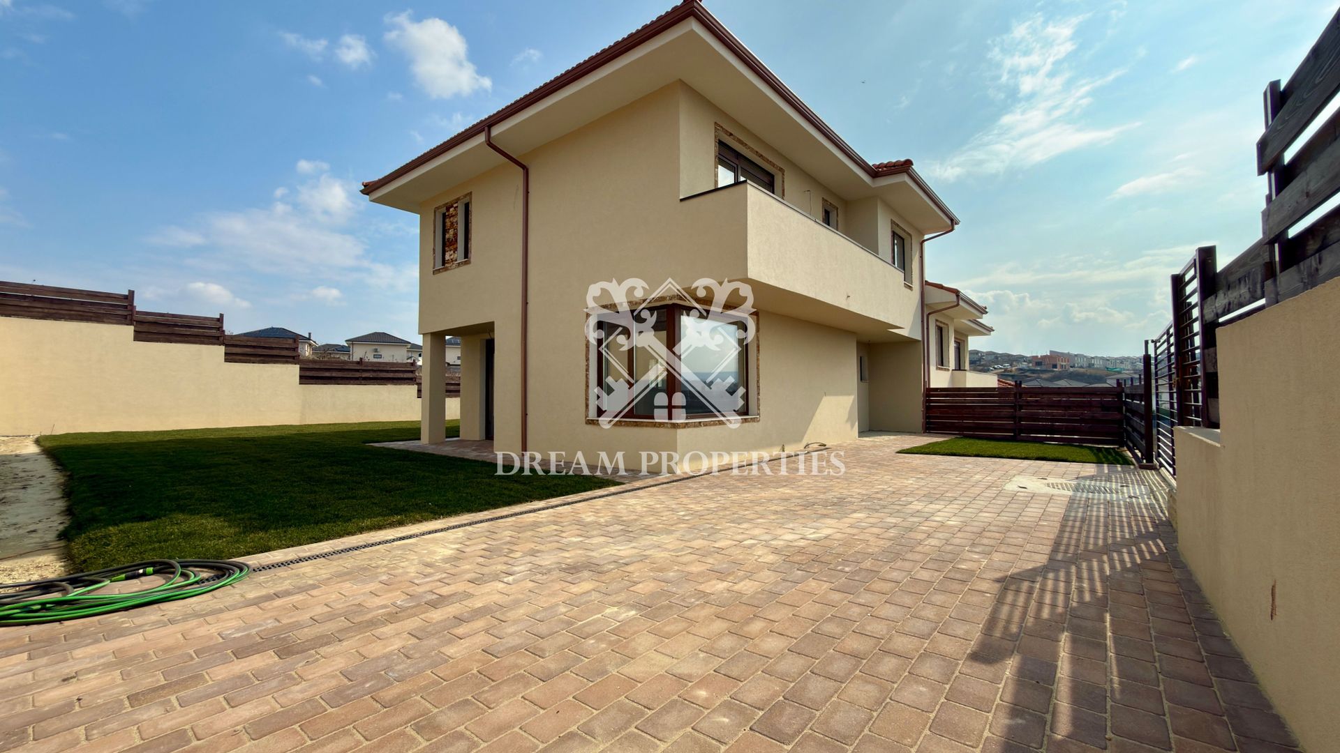 Casa de vanzare 120 mp, 4 camere,3 bai, teren 350 mp, DEZMIR - Poză 2