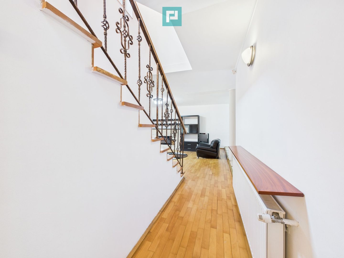 Casă spațioasă în Popești-Leordeni - Poză 13